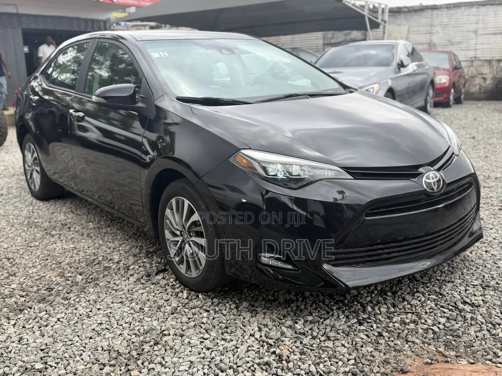 Toyota Corolla XLE (1.8L 4cyl 2A) 2018 Black