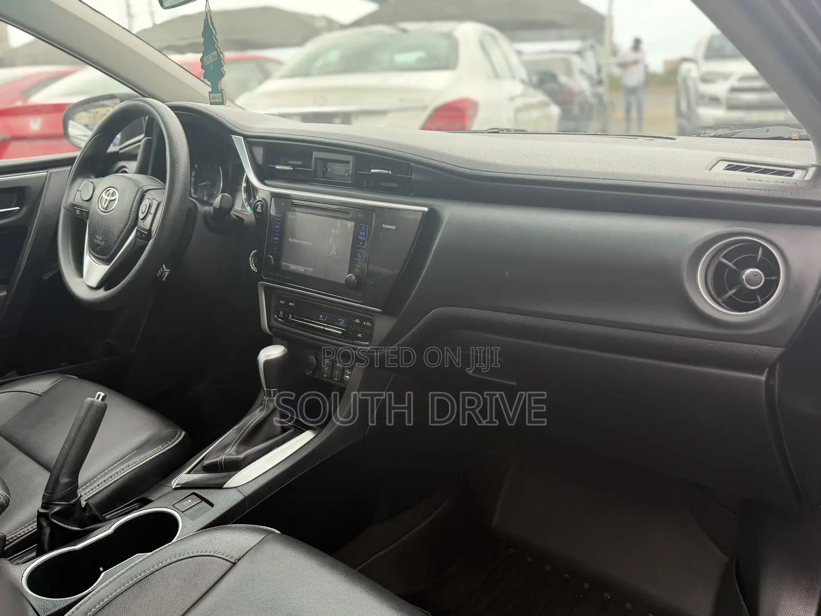 Toyota Corolla XLE (1.8L 4cyl 2A) 2018 Black