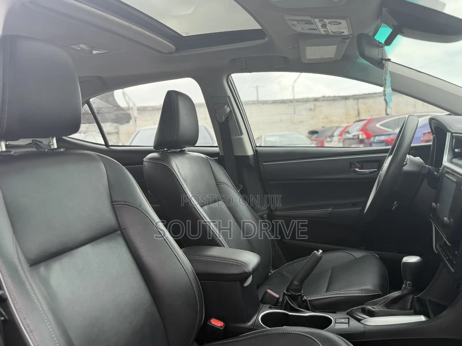 Toyota Corolla XLE (1.8L 4cyl 2A) 2018 Black
