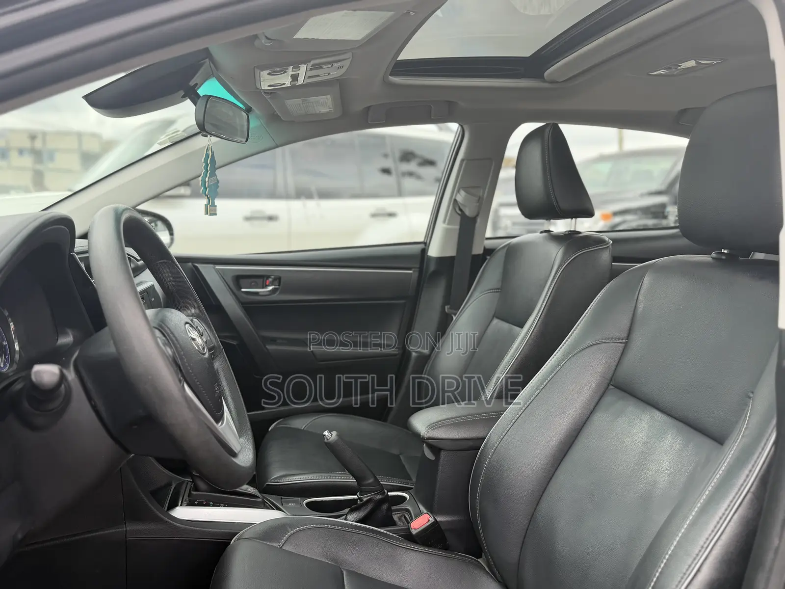 Toyota Corolla XLE (1.8L 4cyl 2A) 2018 Black
