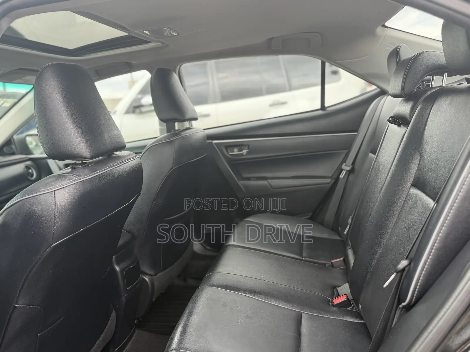 Toyota Corolla XLE (1.8L 4cyl 2A) 2018 Black