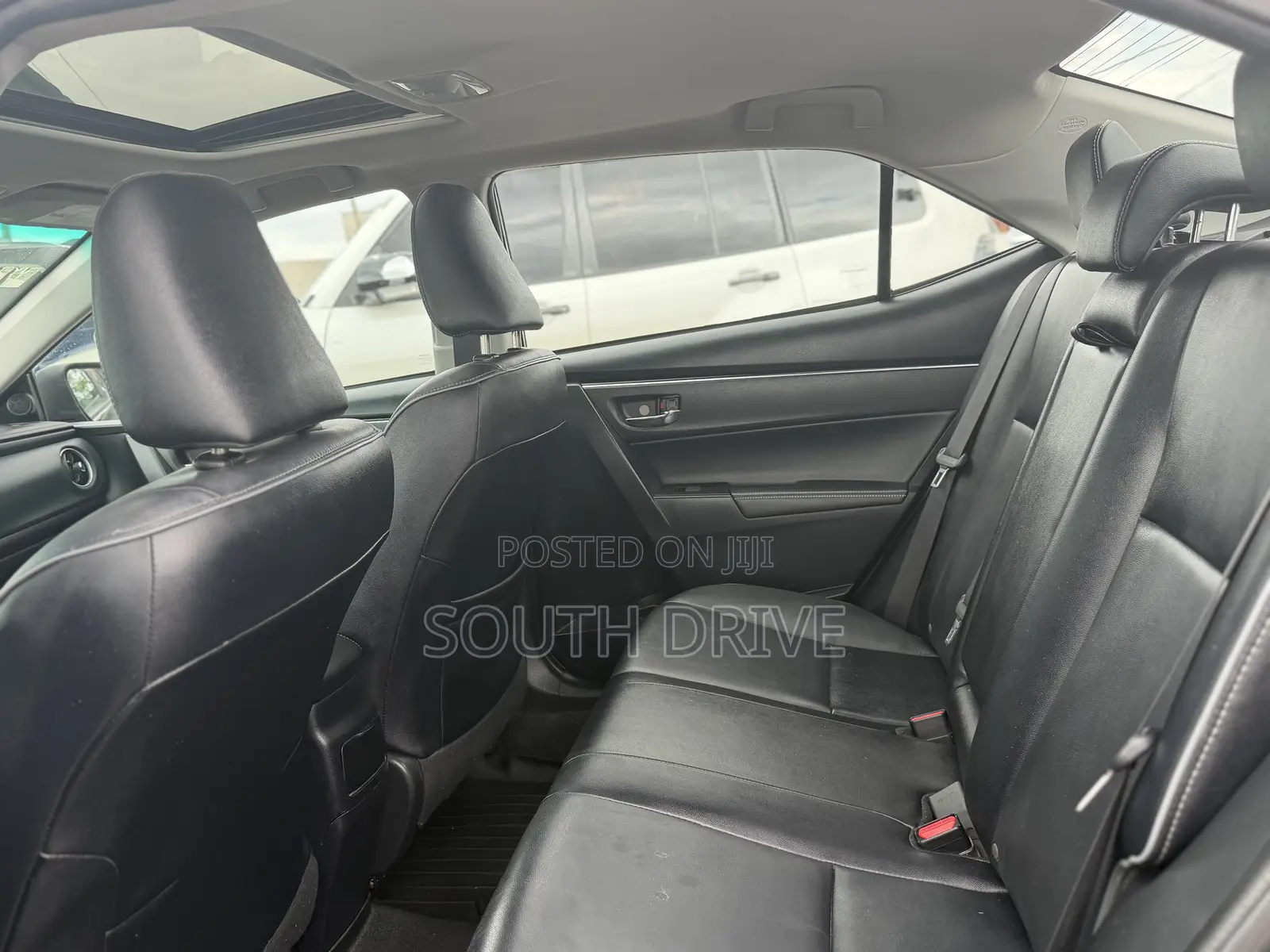 Toyota Corolla XLE (1.8L 4cyl 2A) 2018 Black