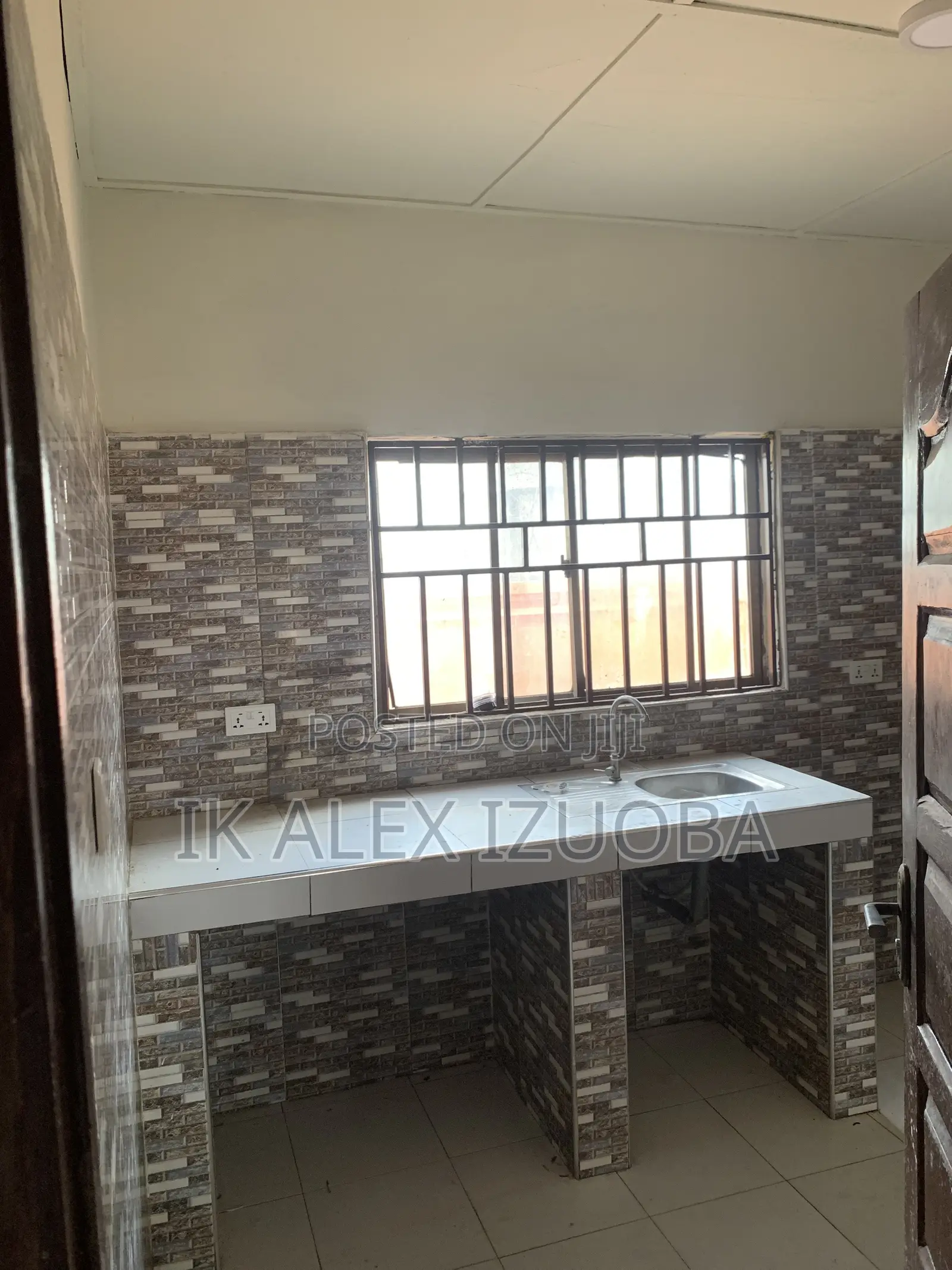 3bdrm House in Little Roses for rent