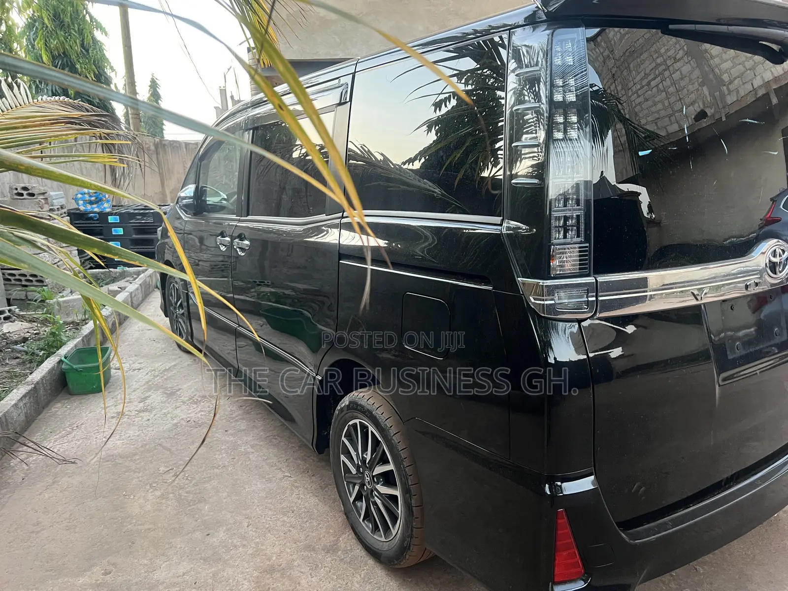 Toyota Voxy ZS Kirameki 2WD 8-Seater 2015 Black