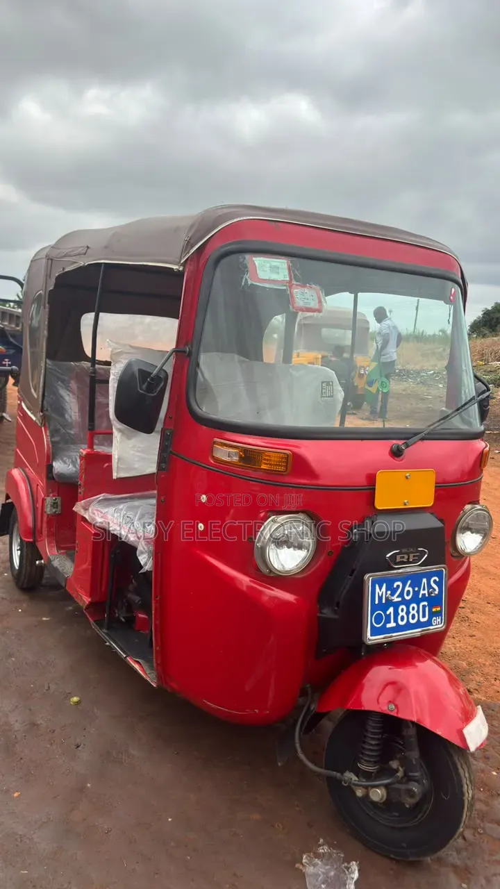Bajaj RE 2026 Red