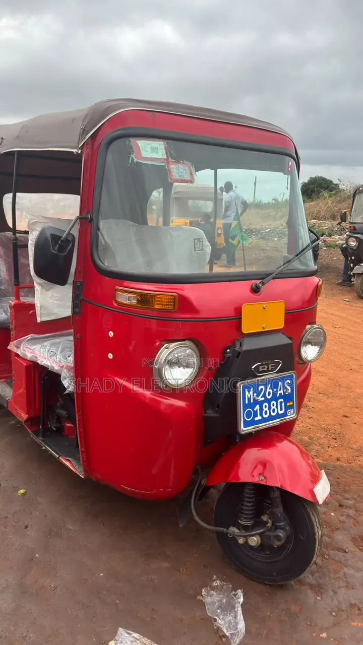 Bajaj RE 2026 Red