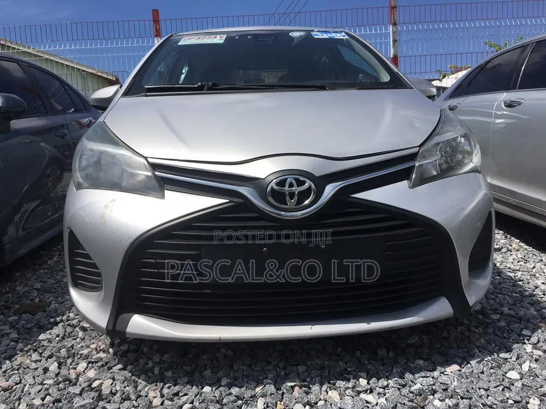 Toyota Yaris SE Hatchback 5dr 2017 Silver