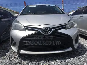 Toyota Yaris SE Hatchback 5dr 2017 Silver