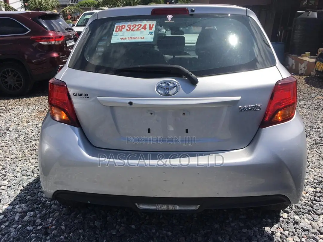 Toyota Yaris SE Hatchback 5dr 2017 Silver