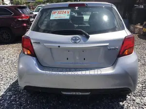 Toyota Yaris SE Hatchback 5dr 2017 Silver