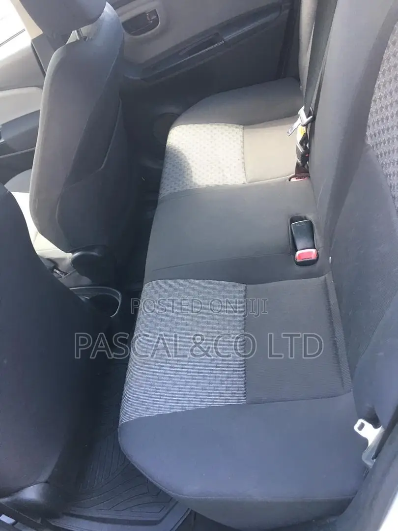 Toyota Yaris SE Hatchback 5dr 2017 Silver