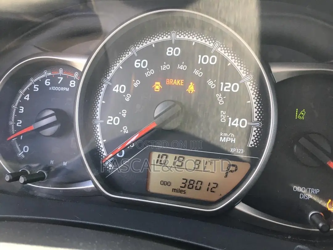 Toyota Yaris SE Hatchback 5dr 2017 Silver