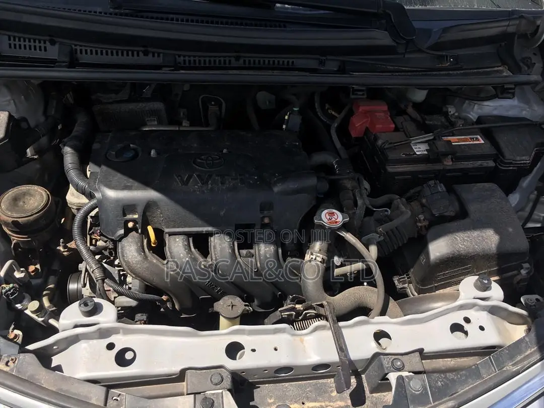 Toyota Yaris SE Hatchback 5dr 2017 Silver