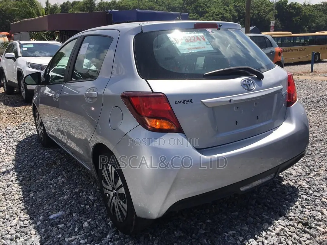 Toyota Yaris SE Hatchback 5dr 2017 Silver