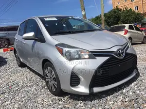 Toyota Yaris SE Hatchback 5dr 2017 Silver