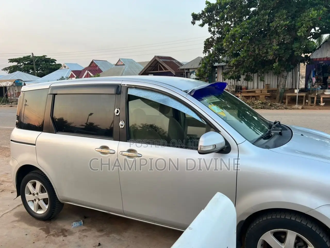 Toyota Sienta 2013 Silver