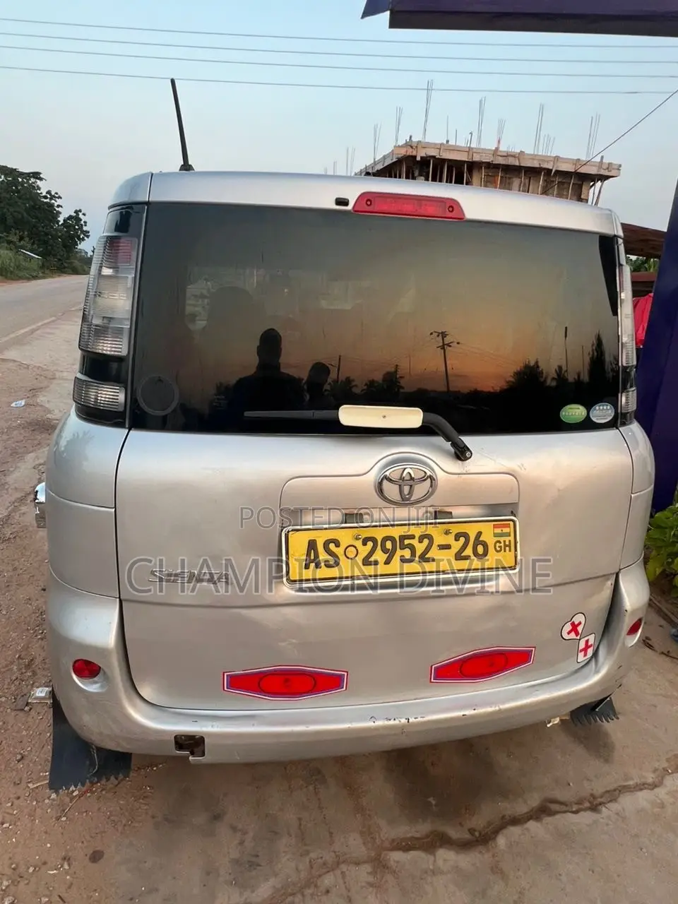 Toyota Sienta 2013 Silver