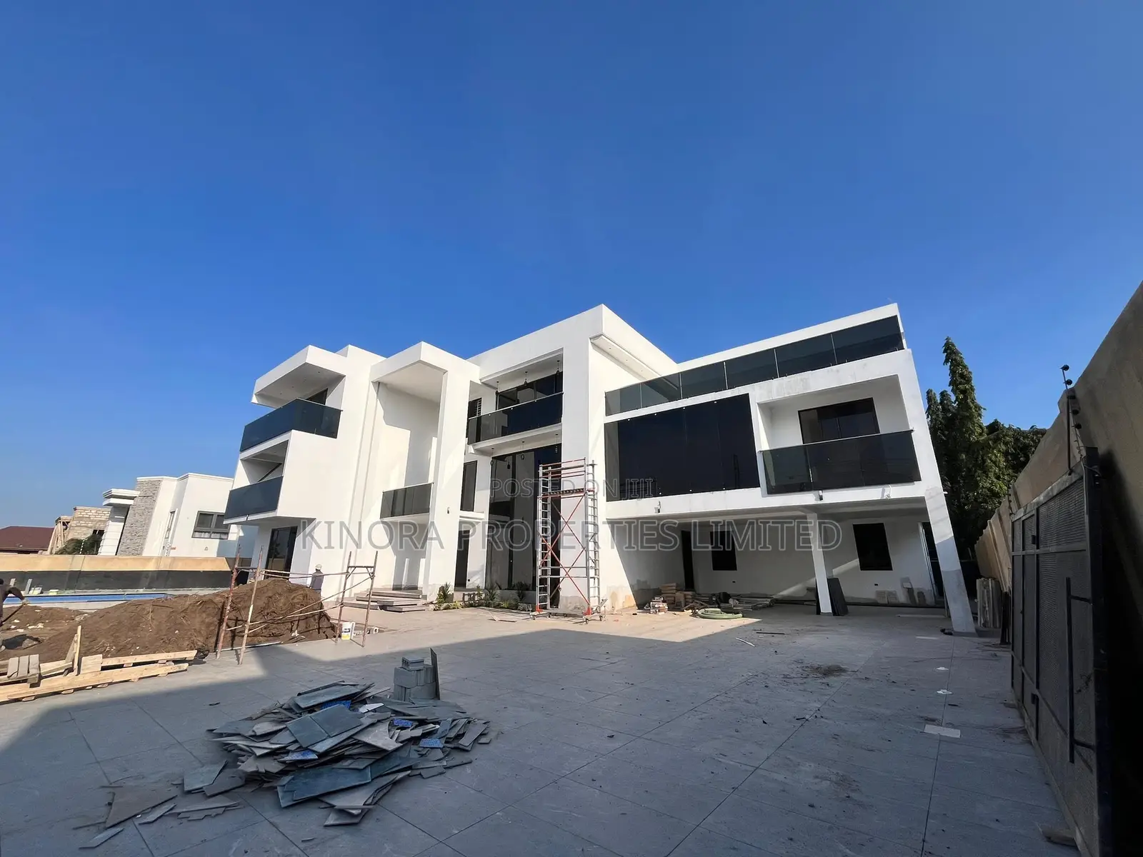 8bdrm Mansion in Adjiganor, East Legon for sale