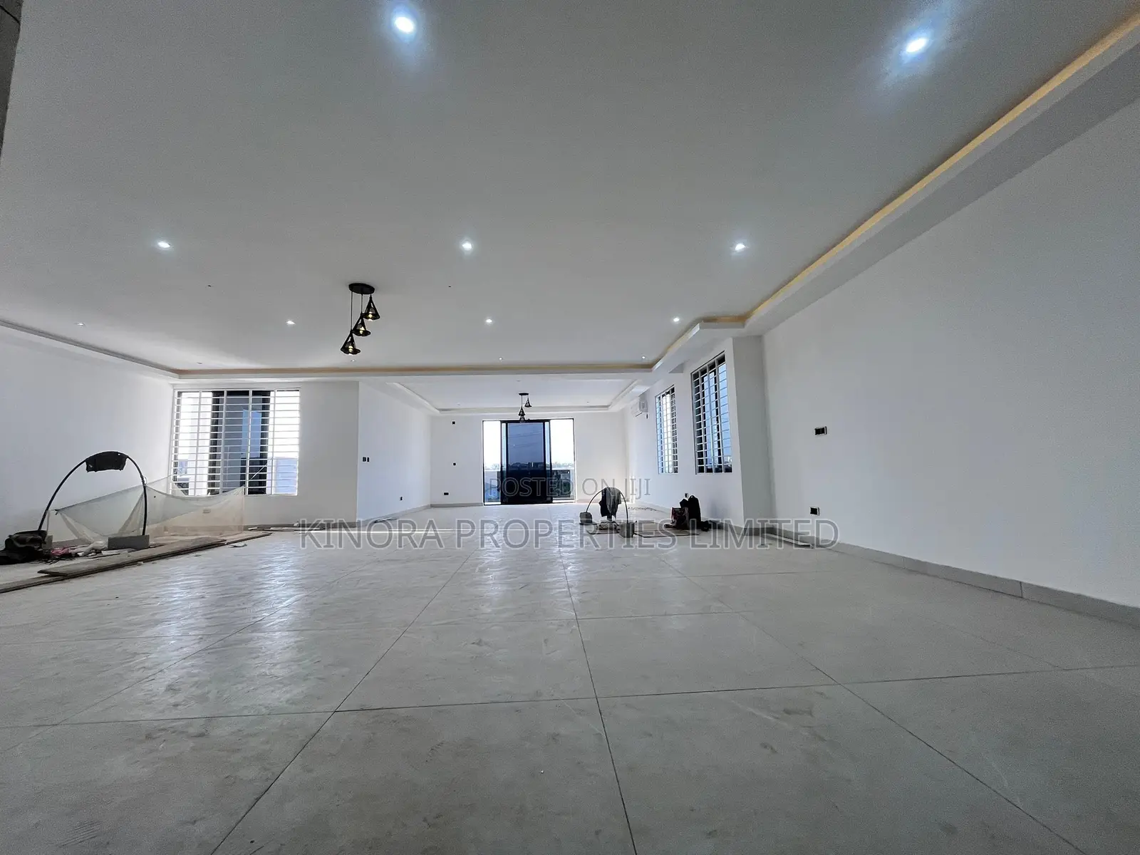 8bdrm Mansion in Adjiganor, East Legon for sale
