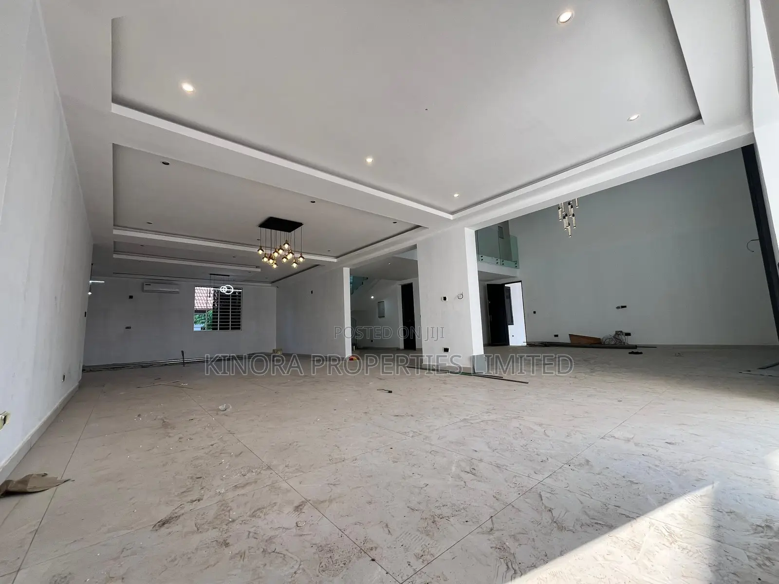 8bdrm Mansion in Adjiganor, East Legon for sale