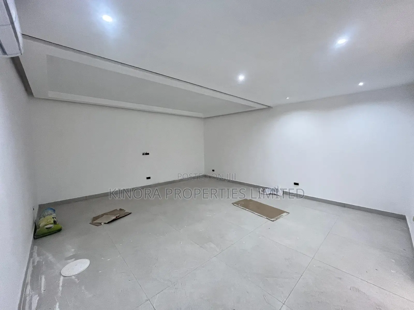 8bdrm Mansion in Adjiganor, East Legon for sale