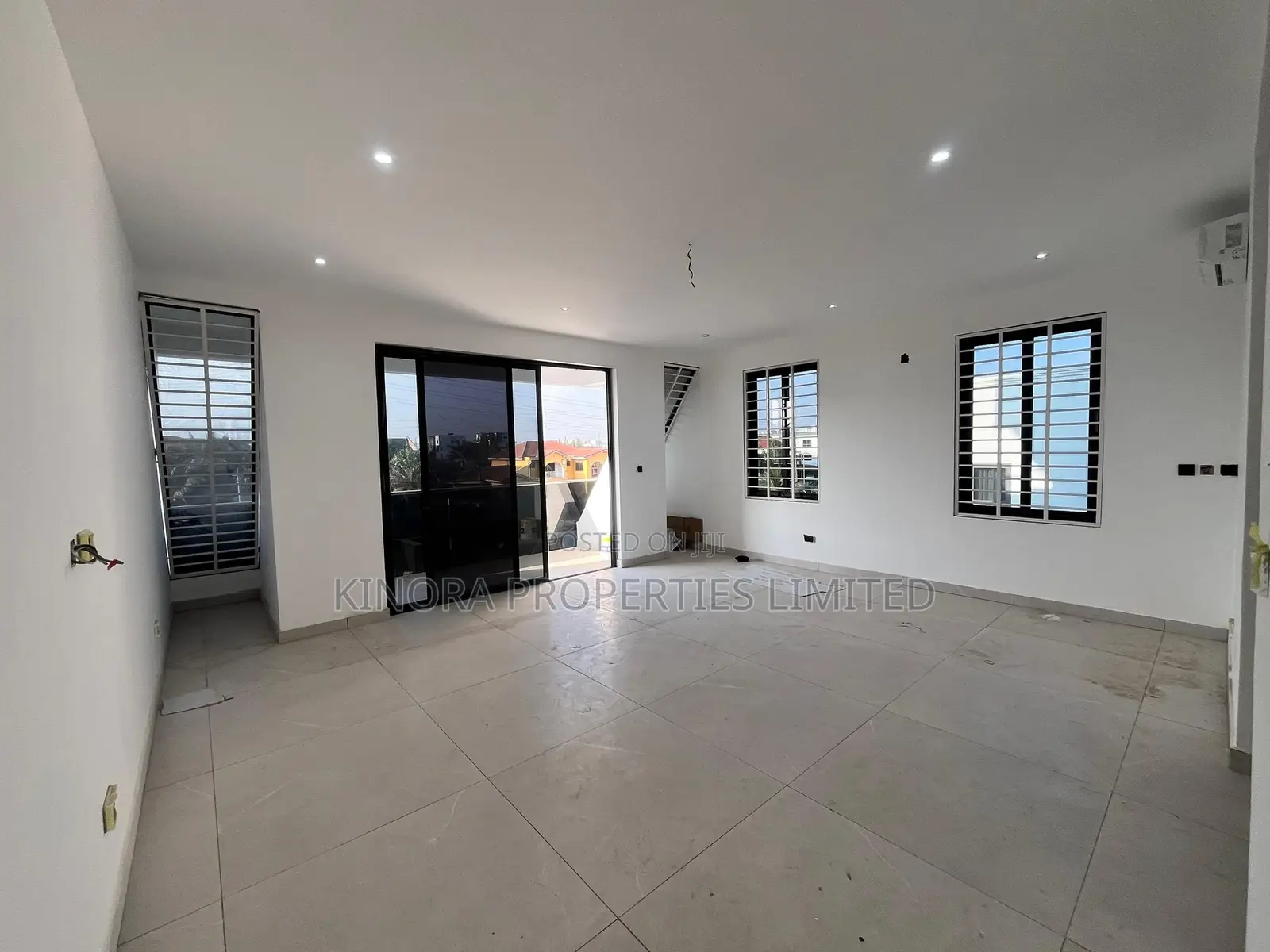 8bdrm Mansion in Adjiganor, East Legon for sale