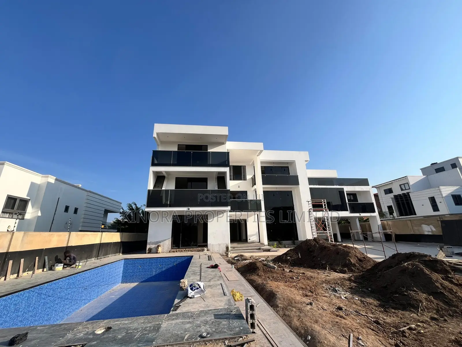 8bdrm Mansion in Adjiganor, East Legon for sale