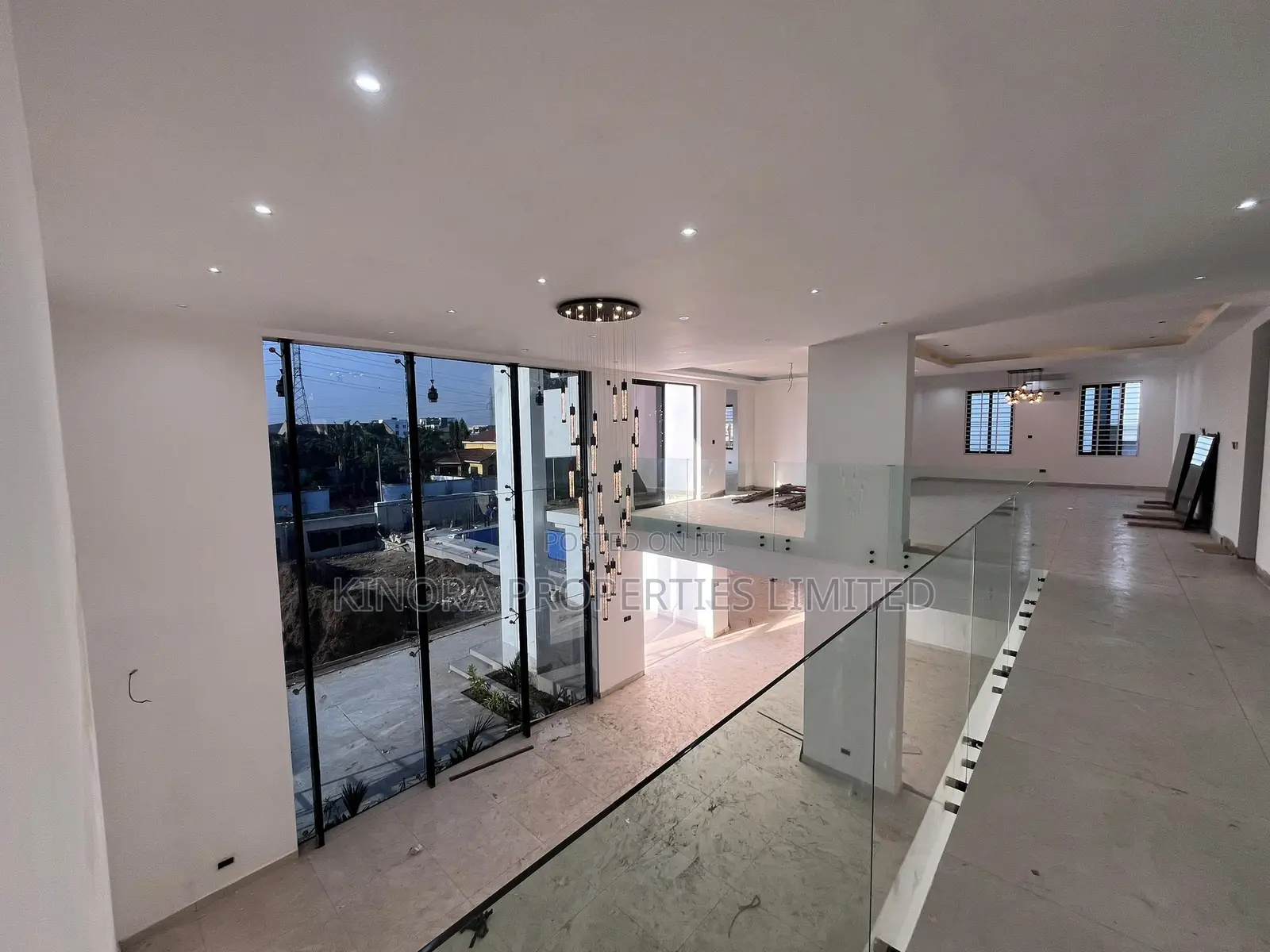 8bdrm Mansion in Adjiganor, East Legon for sale