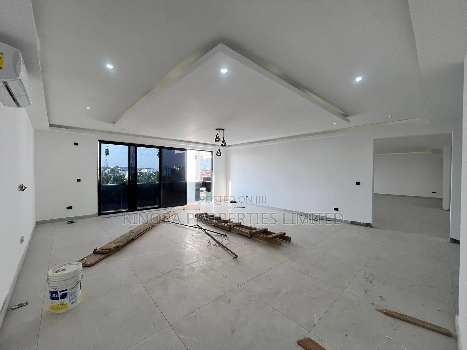 8bdrm Mansion in Adjiganor, East Legon for sale