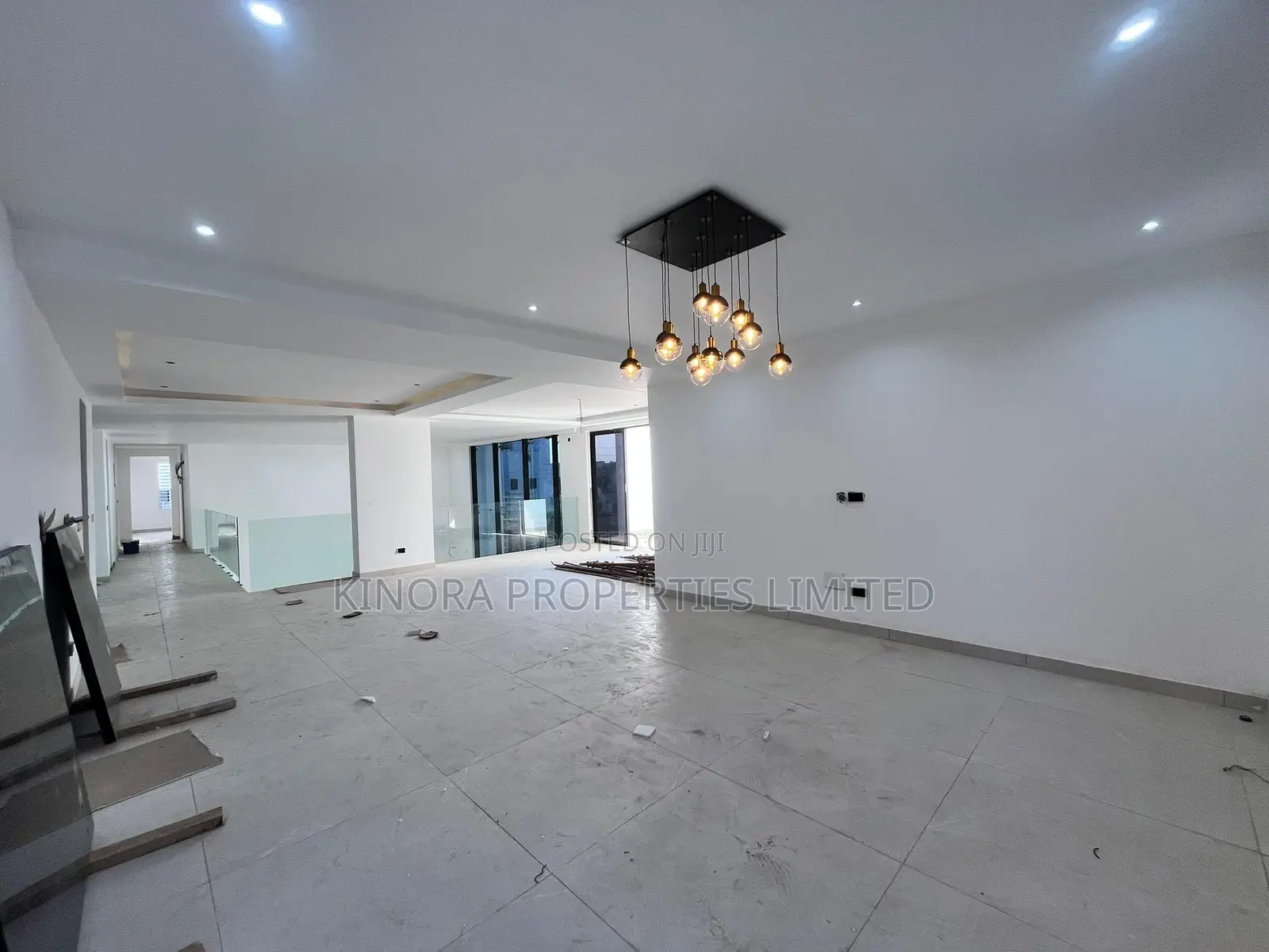 8bdrm Mansion in Adjiganor, East Legon for sale
