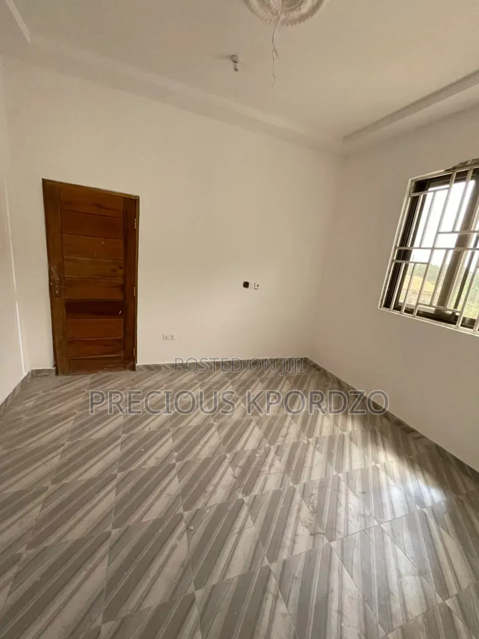 1bdrm Room & Parlour in Commandos Adenta for rent