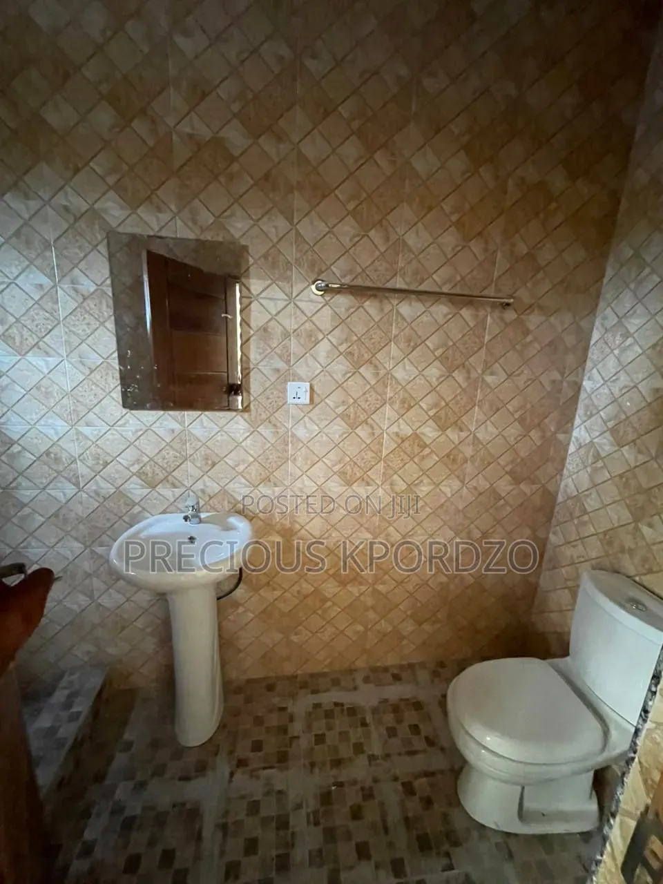 1bdrm Room & Parlour in Commandos Adenta for rent