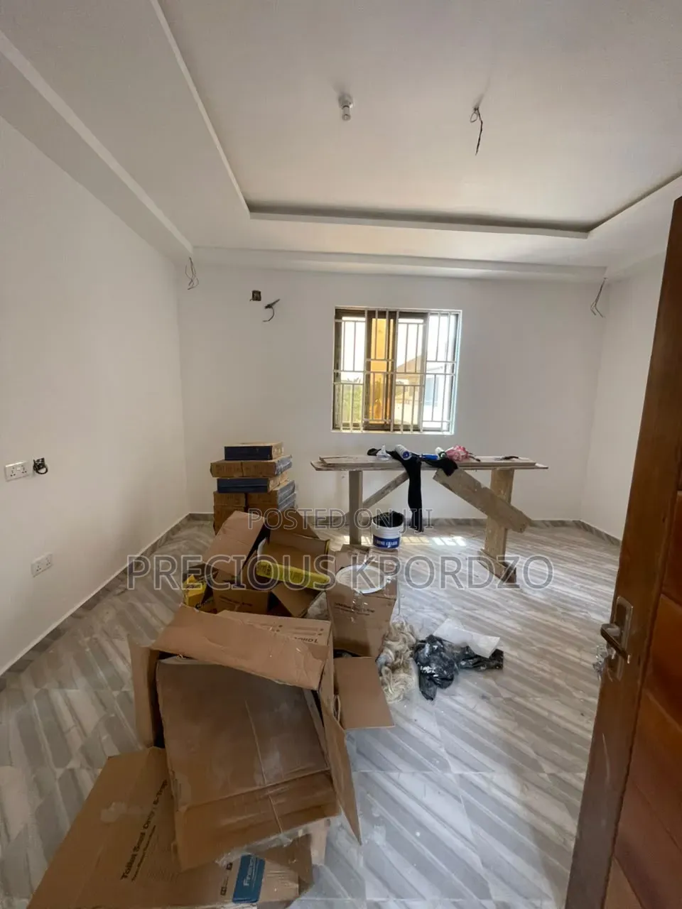 1bdrm Room & Parlour in Commandos Adenta for rent