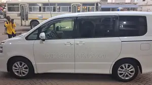 Toyota Voxy ZS 2WD 8-Seater 2013 White