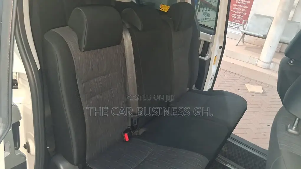 Toyota Voxy ZS 2WD 8-Seater 2013 White