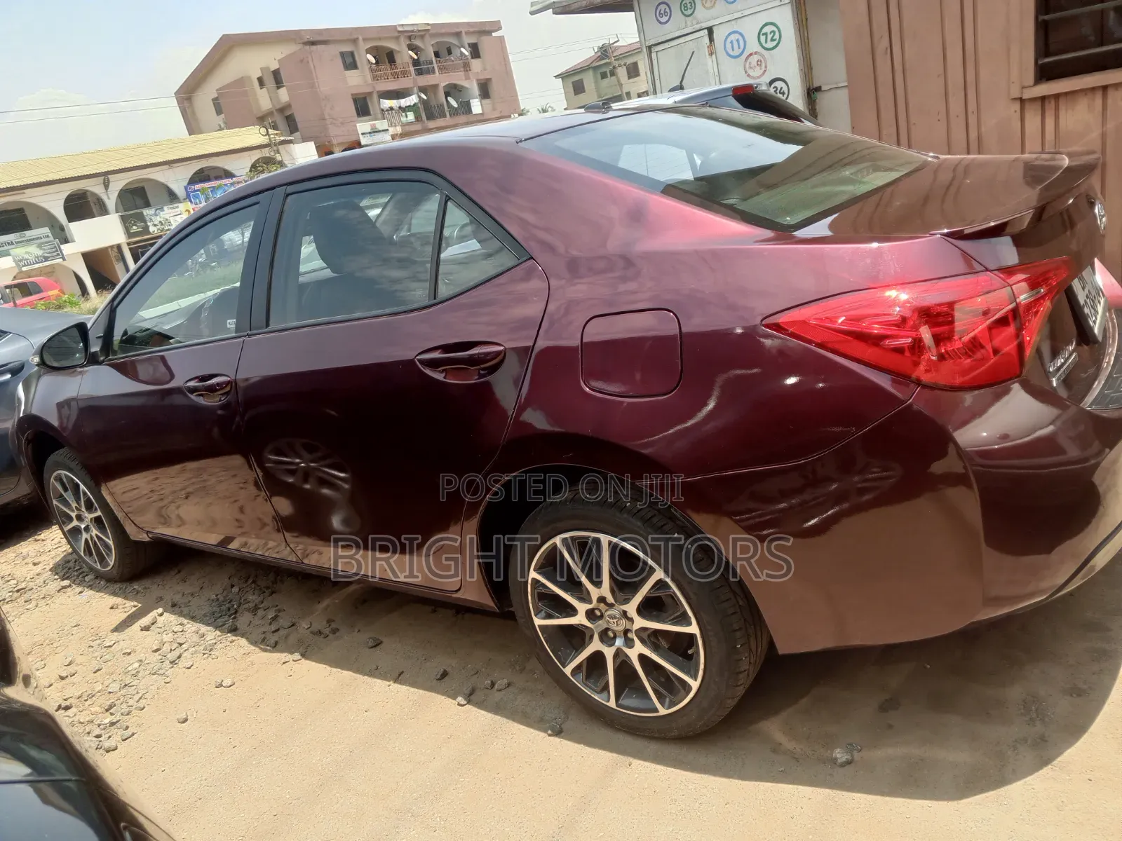 Toyota Corolla SE (1.8L 4cyl 2A) 2018 Maroon
