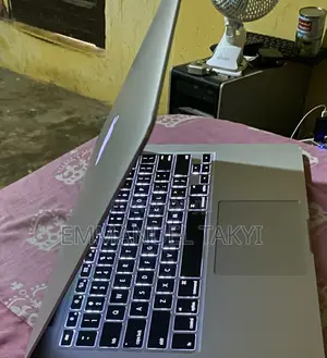 Laptop Apple MacBook Pro 8GB Intel Core i5 SSD 128GB