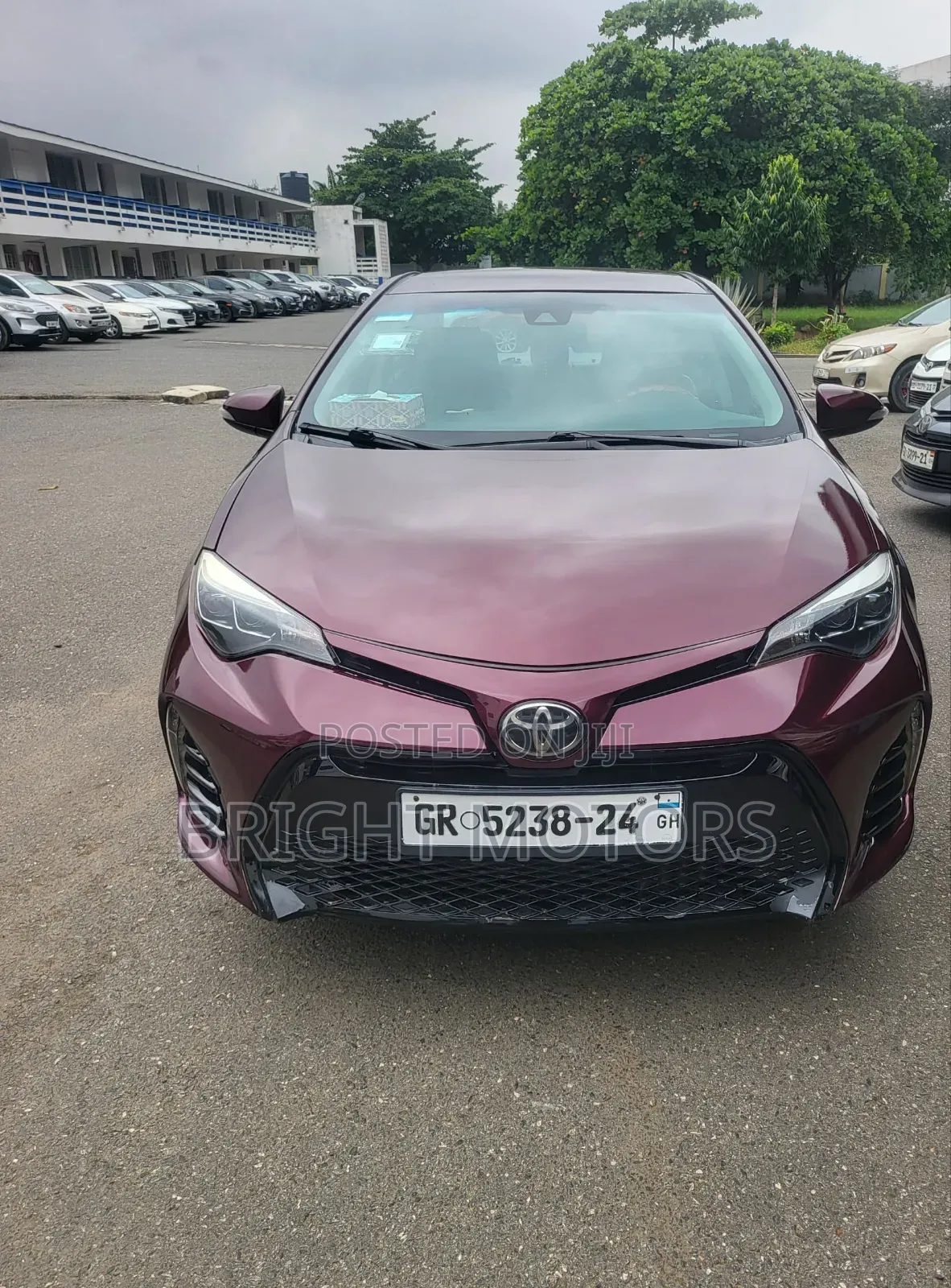 Toyota Corolla SE (1.8L 4cyl 2A) 2018 Maroon