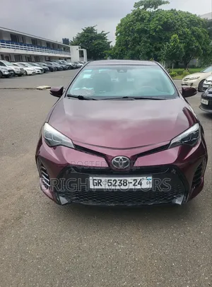 Toyota Corolla SE (1.8L 4cyl 2A) 2018 Maroon