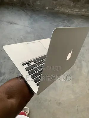 New Laptop Apple MacBook Air 8GB Intel Core i5 SSD 256GB