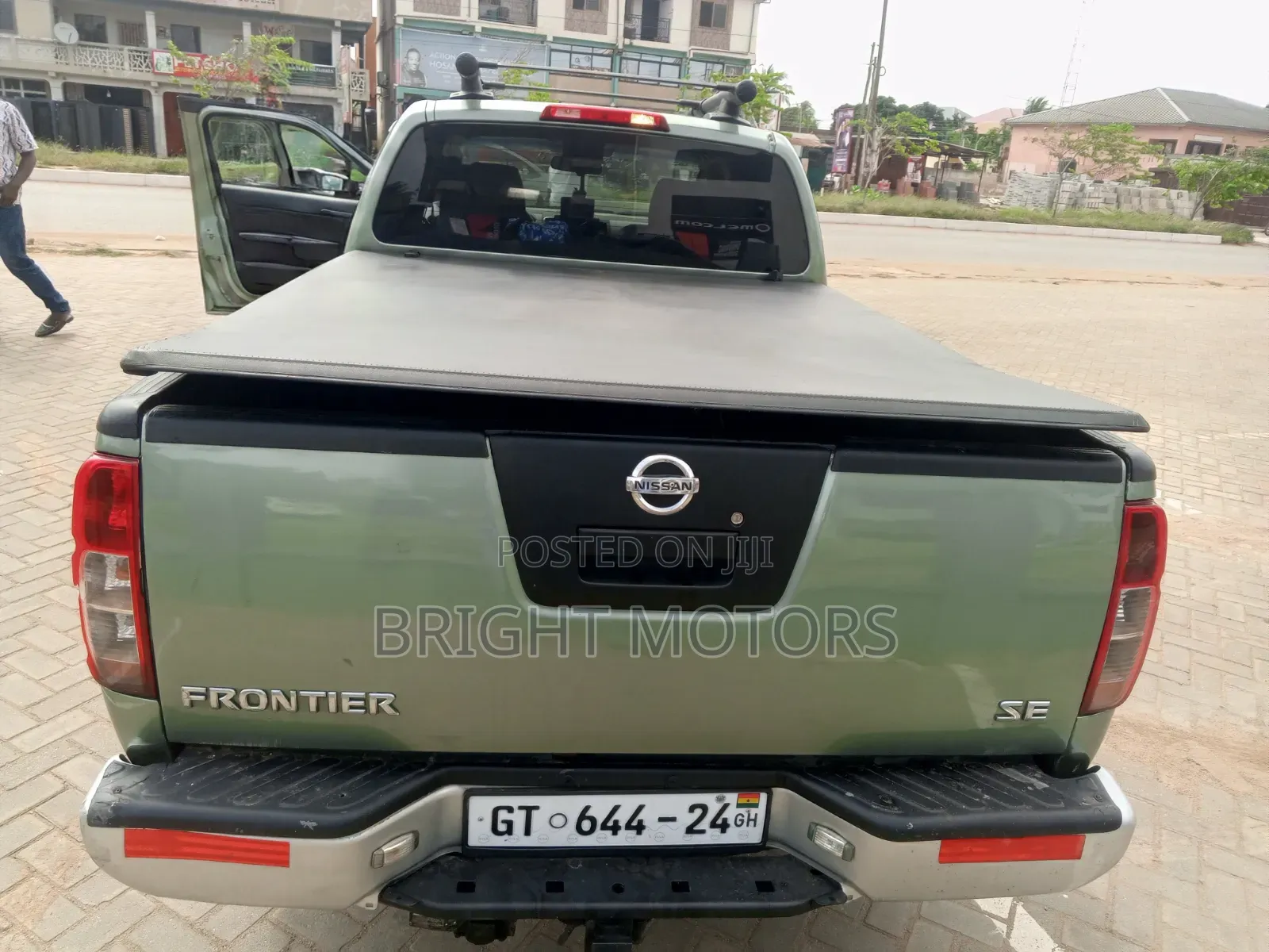 Nissan Frontier Crew Cab SE 4x4 2010 Green