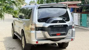 Mitsubishi Pajero 2017 Gray