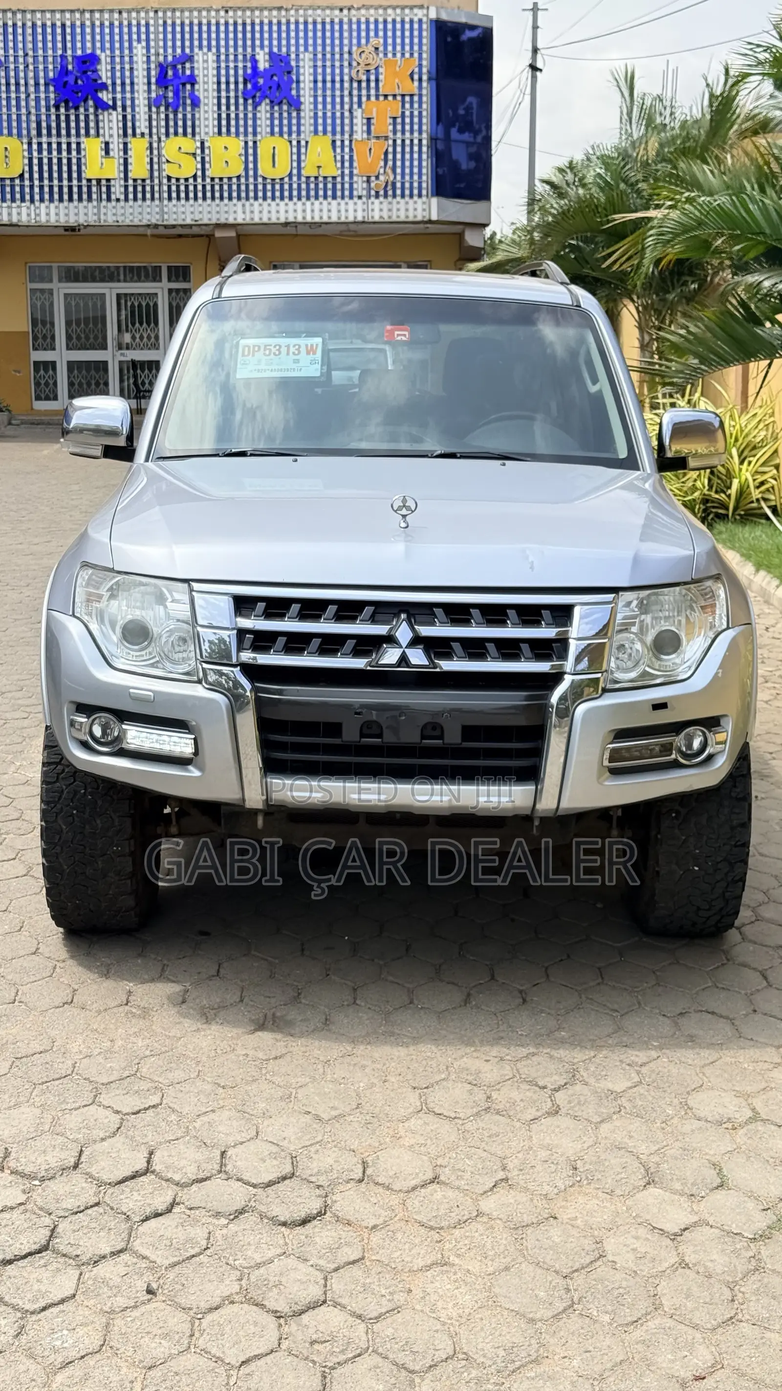 Mitsubishi Pajero 2017 Gray