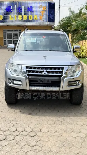 Mitsubishi Pajero 2017 Gray