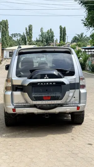 Mitsubishi Pajero 2017 Gray