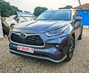 Toyota Highlander XLE 2021 Gray