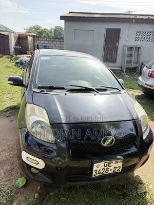 Toyota Vitz 2010 Black