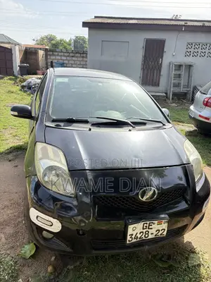 Toyota Vitz 2010 Black