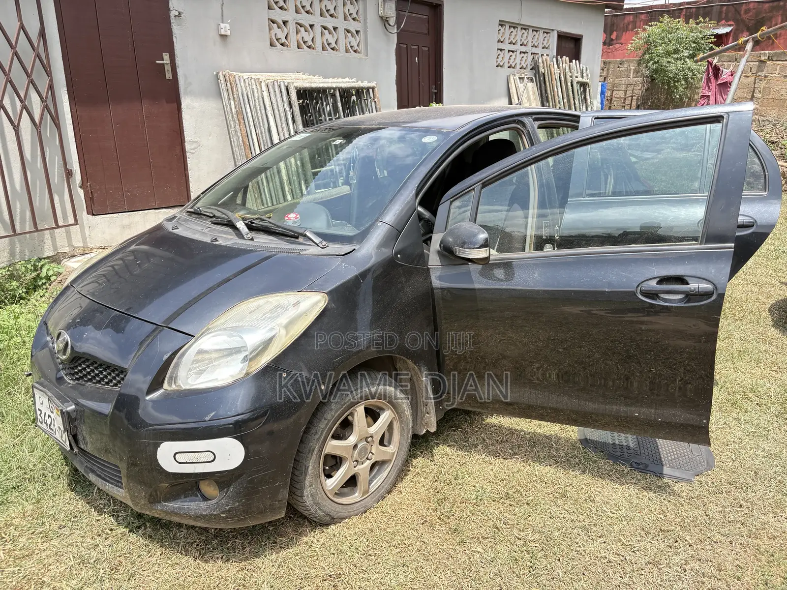 Toyota Vitz 2010 Black