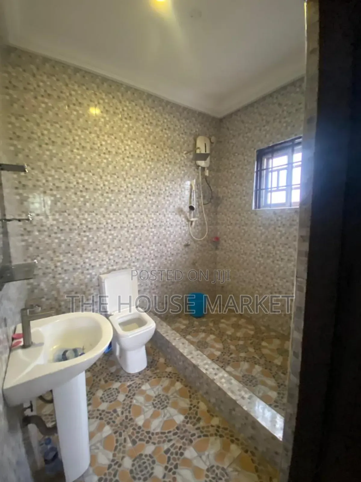 2bdrm Apartment in Tamso Estate, Tarkwa Nsuaem for rent
